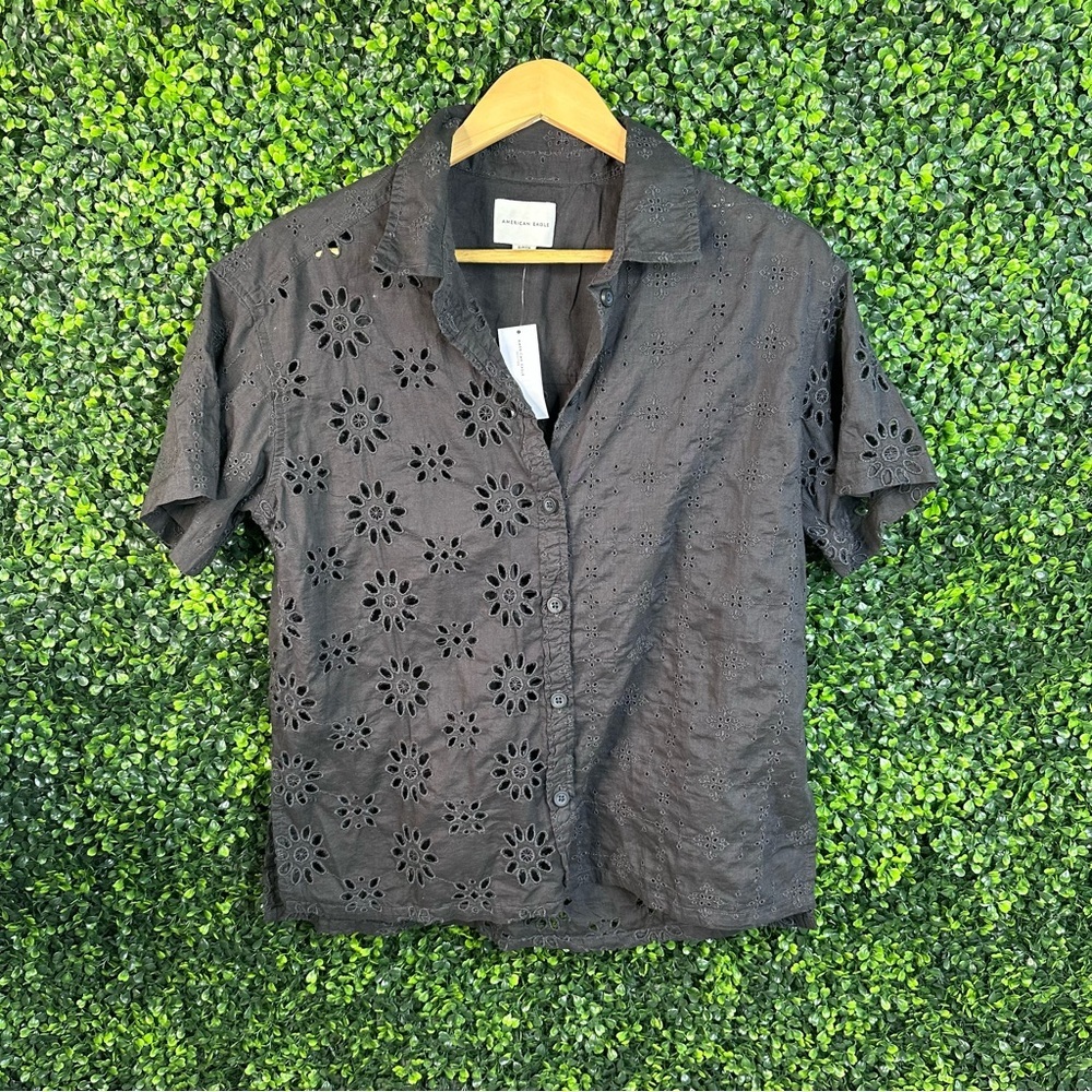 Nwt Black american eagle eyelet black  button‎ down nwt
